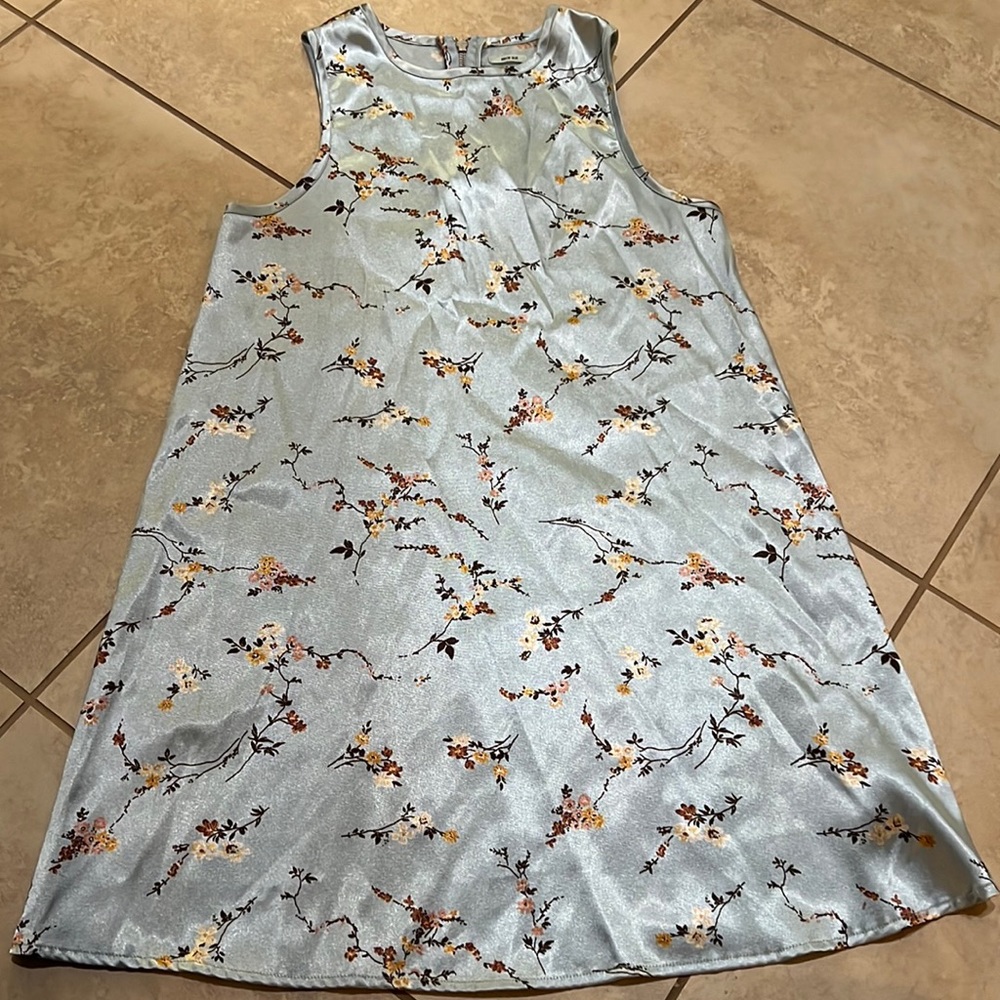 EUC Kimchi Blue satin floral dress - Picture 4 of 9